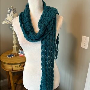 Teal Knitted Scarf 🦚